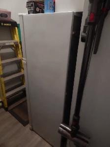 Apartment Size Refrigerator/Freezer - Photo 3
