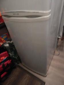 Apartment Size Refrigerator/Freezer - Photo 8