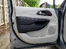 2017 Chrysler Pacifica Limited | AS IS | FWD - Photo 24