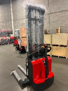 Electric Straddle Pallet Stacker - Free Delivery Toronto - Photo 4