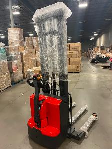 Electric Straddle Pallet Stacker - Free Delivery Toronto - Photo 5