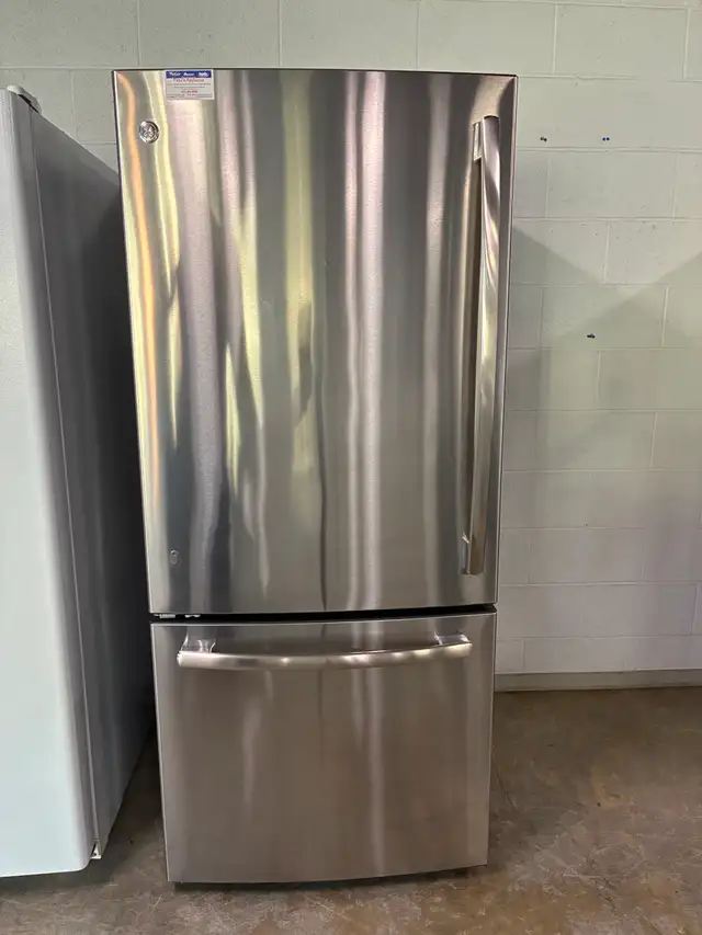 Refrigerator GE 21 Cu.ft -90-day warranty- Credit Cards accepted