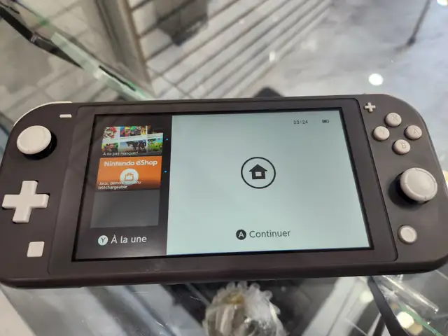 Nintendo Switch LITE Comme neuve
