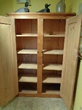 Belle armoire antique avec clous et chevilles carrés - Photo 2
