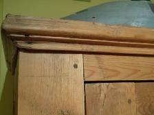 Belle armoire antique avec clous et chevilles carrés - Photo 3