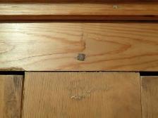 Belle armoire antique avec clous et chevilles carrés - Photo 7