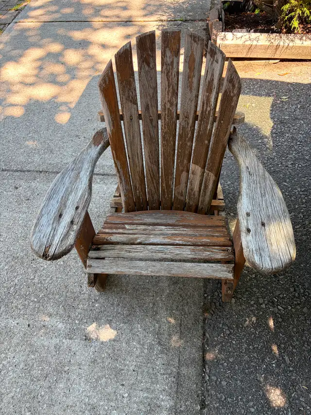 Vintage Wooden Garden Decoration Adirondack Chair !