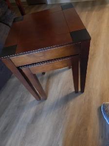 2 Nesting Side Tables, Great Condition - Photo 5