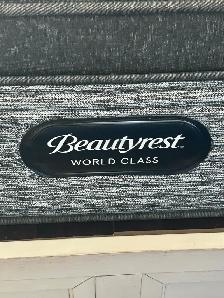 Queen size Beautyrest Eurotop mattress - Photo 2