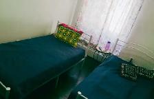 Shared furnished room : near Fairview Mall - Photo 2