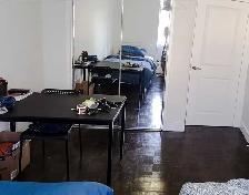 Shared furnished room : near Fairview Mall - Photo 3