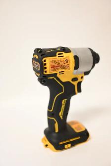 Dewalt impact Brushless motor with 2ah battery and charger USED - Photo 6