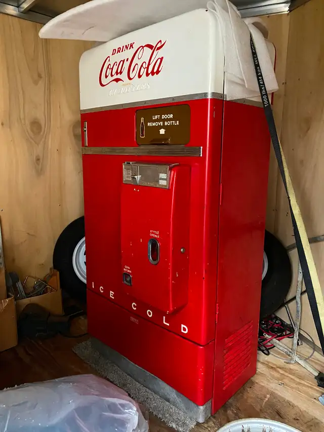 Coca Cola Vendo 44, Vendo 39 & Vendo 83, vintage machines