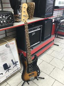 Basse électrique Squier