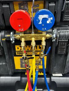 Yellow Jacket Test & Charging Manifold - Photo 3