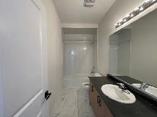 2 Rooms Available in a New 3 Bedroom House for Rent in Barrie - Photo 8