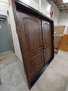 Double Entry Door - Photo 3