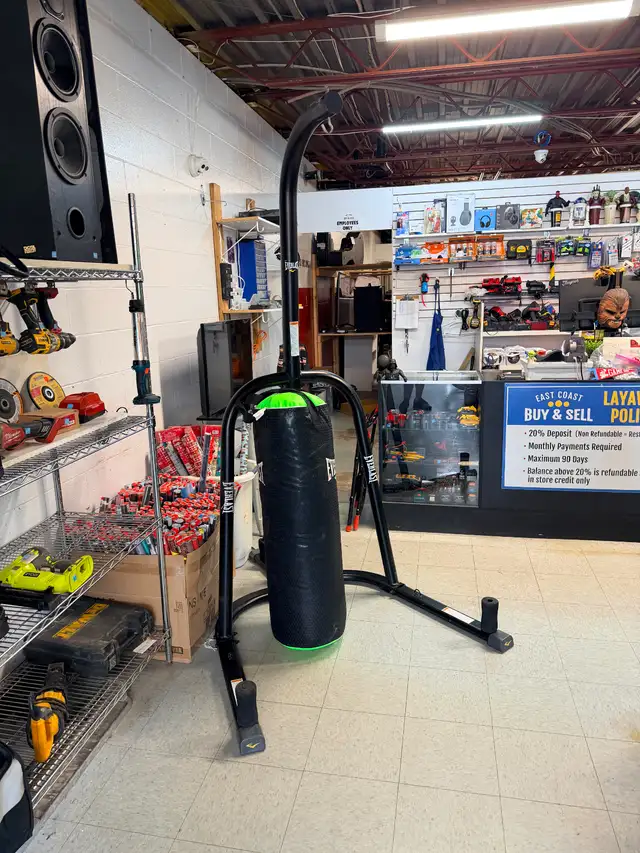 Everlast Heavy Bag Stand w/ Everstrike 70lb Bag (#19436)