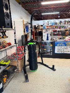 Everlast Heavy Bag Stand w/ Everstrike 70lb Bag (#19436)