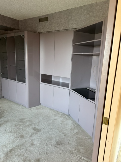 Armoire, bibliothèque à donner  URGENT