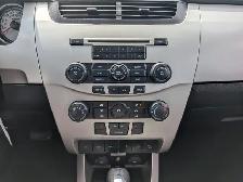 2009 Ford Focus SES Leather Heated Seats Automatic Transmission - Photo 12