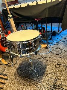 Tama Rockstar snare with stand - Photo 2
