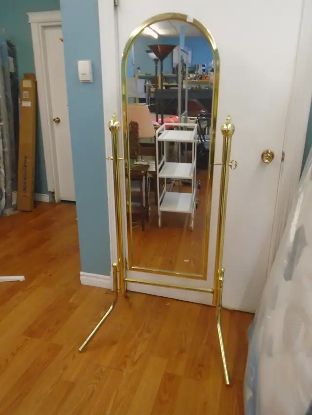 Standing mirror