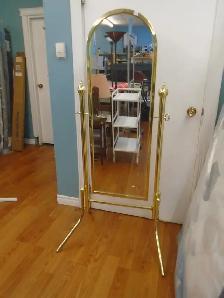 Standing mirror