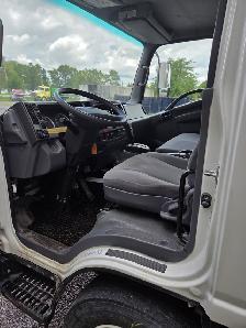 2019 Isuzu NRR Flatdeck with rollback tarp - Photo 9