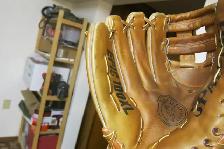 Spalding left handed glove Softball out fielders