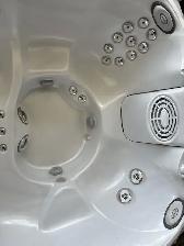 2011 Jacuzzi J335 5-6 Adult Hot Tub in Good Condition - Photo 2