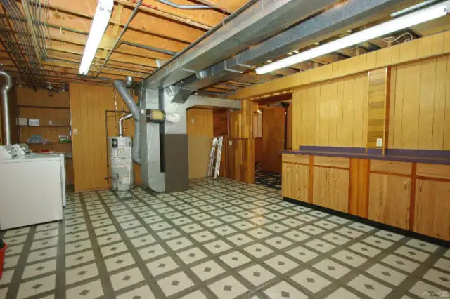 HUGE room 600$/month included everything LAKEVIEW CENTER MALL