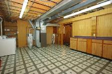HUGE room 600$/month included everything LAKEVIEW CENTER MALL