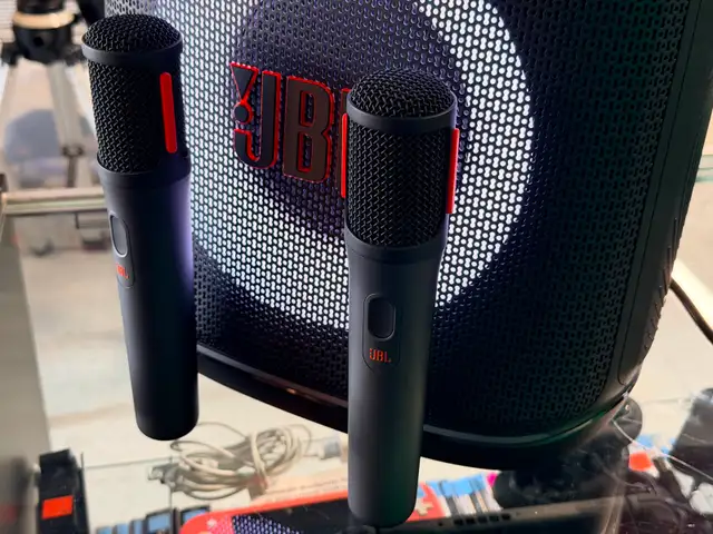 JBL Encore 2 Bluetooth Battery Speaker w/ Mics (#19435)