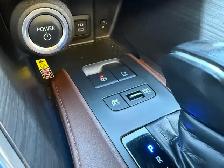 2024 Toyota Venza LIMITED AWD , ONE OWNER, PANORAMIC ROOF, LEATH - Photo 17