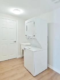 4 bedroom and 3.5 bathroom End Unit Townhouse/ Barrhaven/Nepean - Photo 17