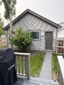 Ideal Single Home with Detached Garage - Available from Sept 1 - Photo 8