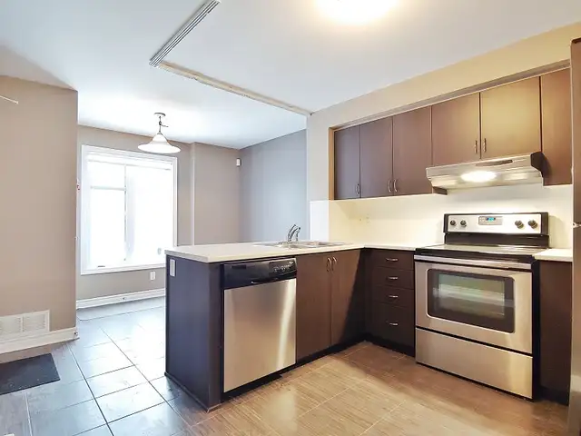 Two Bedroom Village Home/Condo/Rent in Ottawa, Nepean/Barhaven A