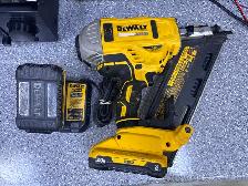 Dewalt DCN692 20V Brushless Framing Gun Kit