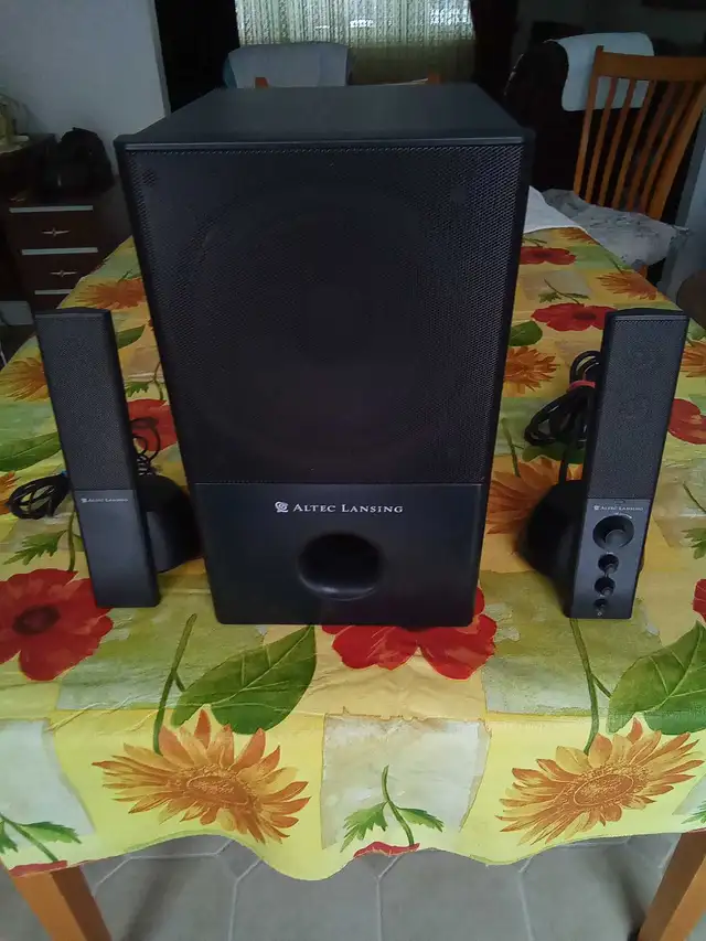 Haut-parleurs Altec Lansing modèle VS-4121