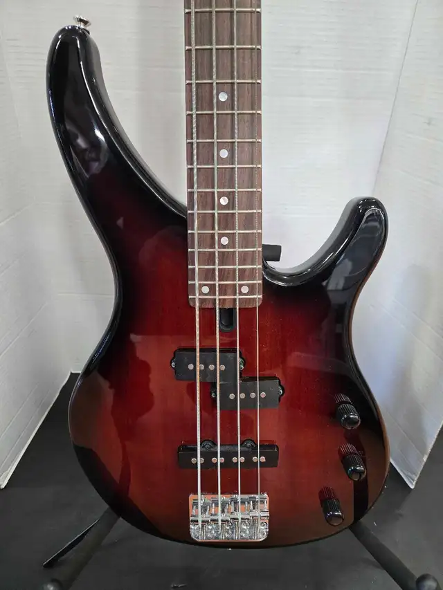 YAMAHA 4 STRING BASS GUITAR w/Case TRBX174