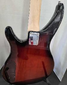 YAMAHA 4 STRING BASS GUITAR w/Case TRBX174 - Photo 2