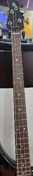 YAMAHA 4 STRING BASS GUITAR w/Case TRBX174 - Photo 3
