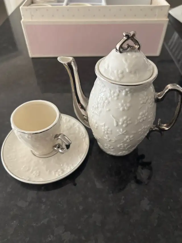 small teacup set  for sale $5