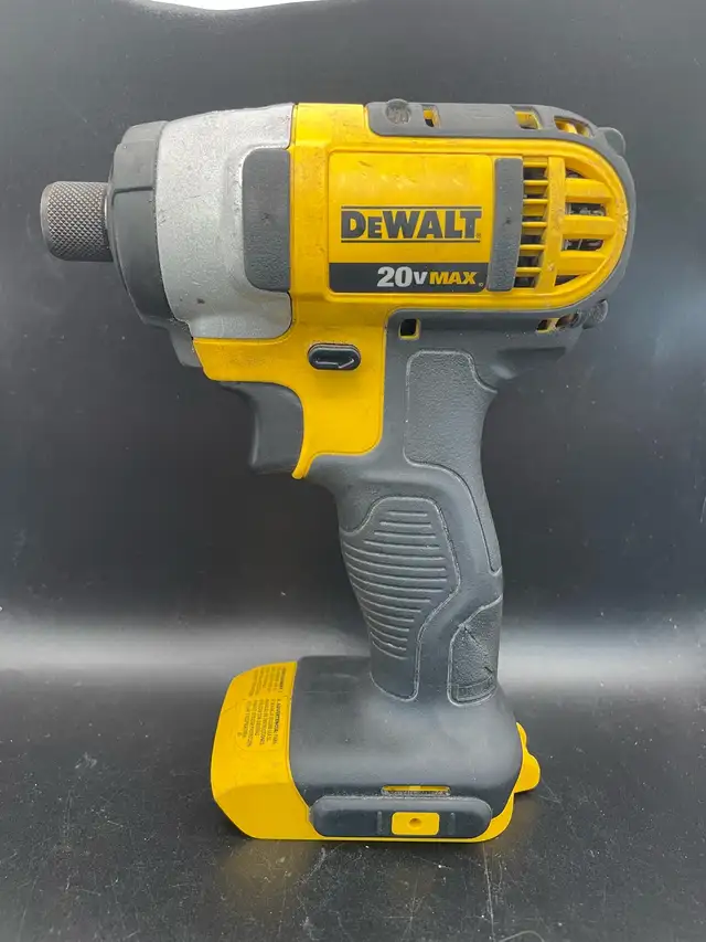 DEWALT 1/4" IMPACT DRIVER DCF885