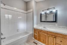 4 bedroom   2 dens House Montgomery NW - Photo 7