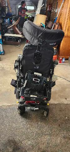 Pride Quantum Q6 Edge 2.0 Electric Wheelchair - Photo 2