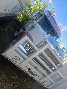 2015 Freightliner Coronado - Photo 2