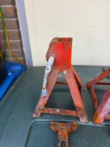 MotoMaster Lite-Duty Steel Construction  2 Ton Jack Stand /Axle - Photo 2