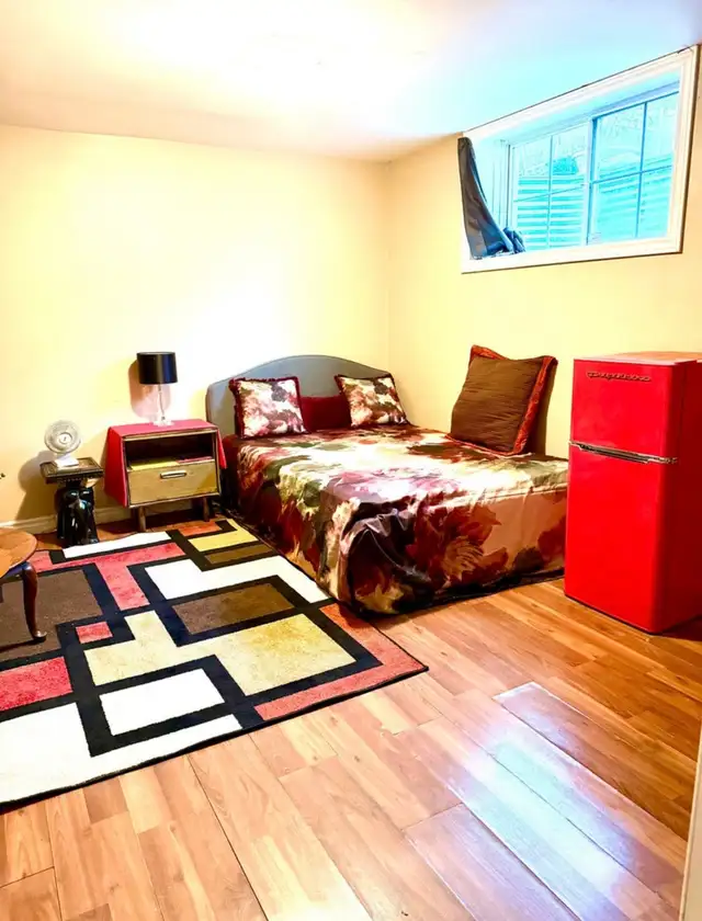 urgent room for rent Male only in Barrhaven